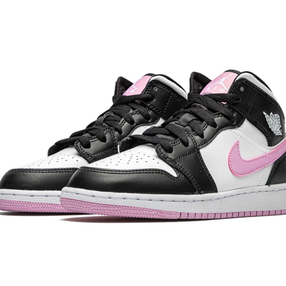 Air Jordan 1 Mids in Arctic Pink